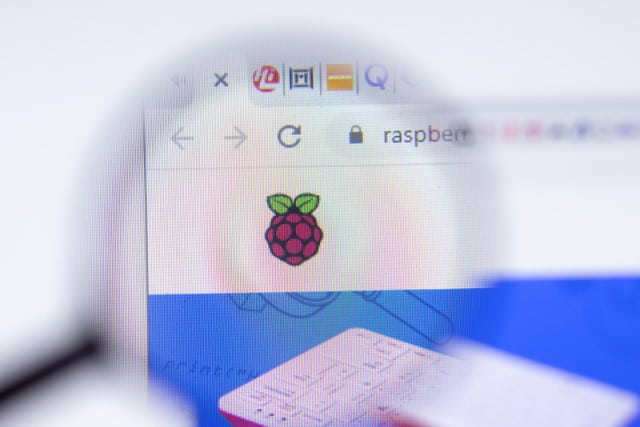 Raspberry Pi site through magnifying glass