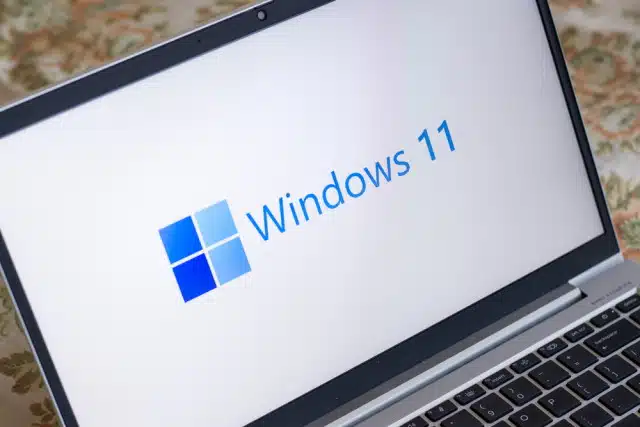 Laptop mit Windows 11