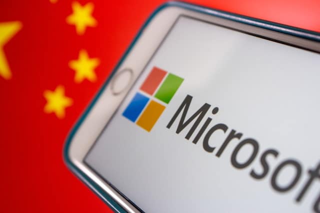 Chinesische Flagge mit Microsoft-Logo