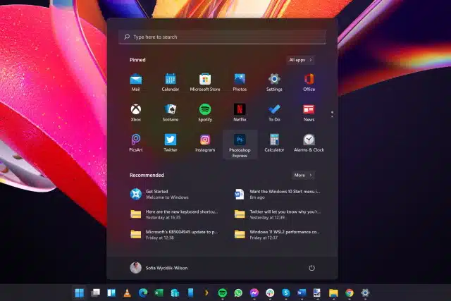 Windows 11 centered Start menu