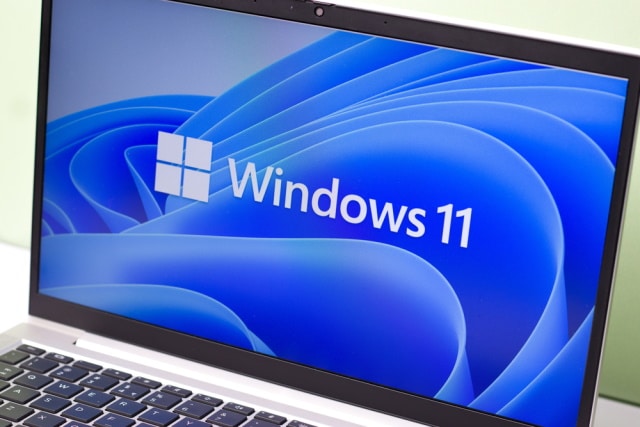 Close-up dari laptop Windows 11