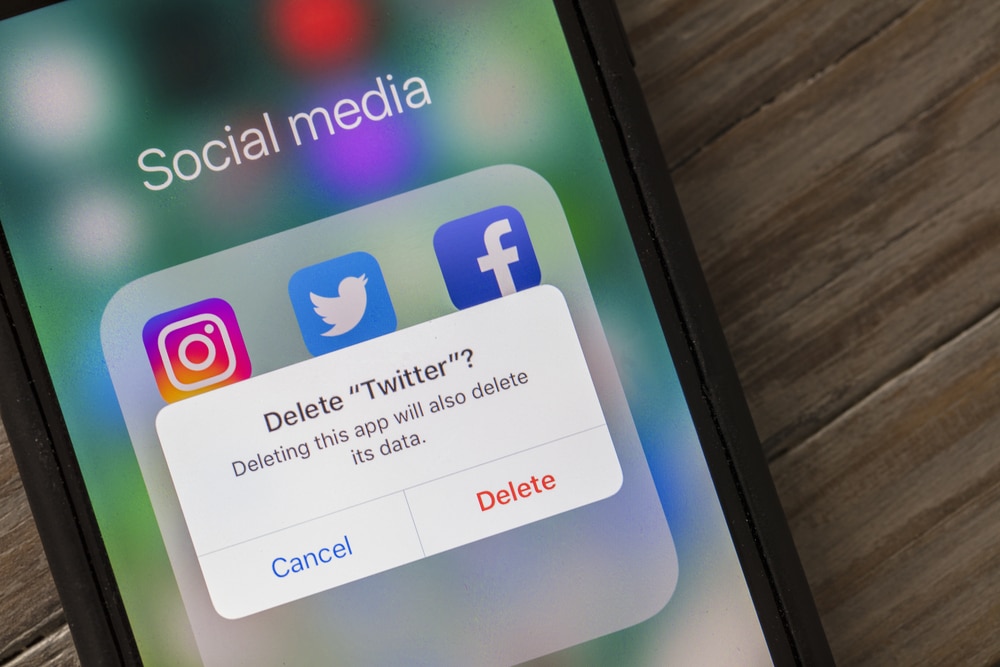 A Twitter user deletes app