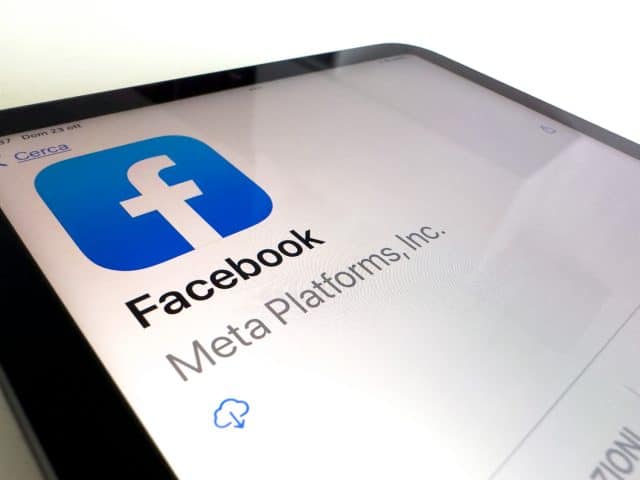 Logo Facebook di ponsel