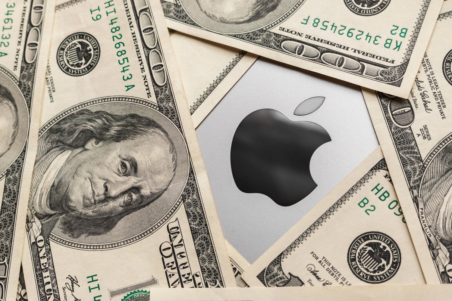 Деньги apple. Обои для Айпада 10.9 деньги. Логотип Apple 2023. Логотип Apple на потолке. Billion Innovations.