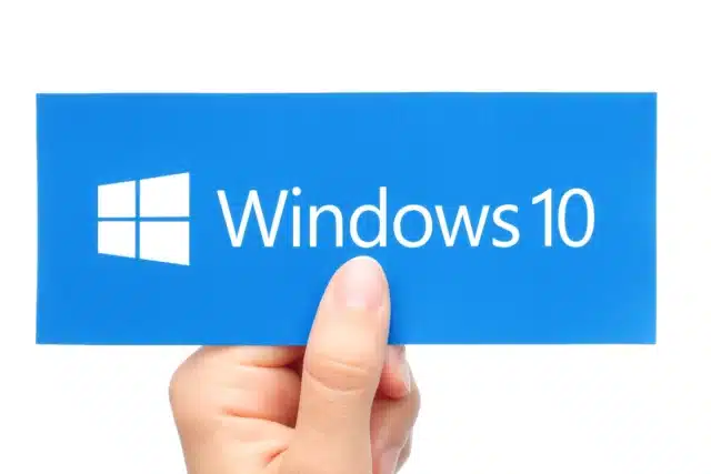 Hand holding Windows 10 logo