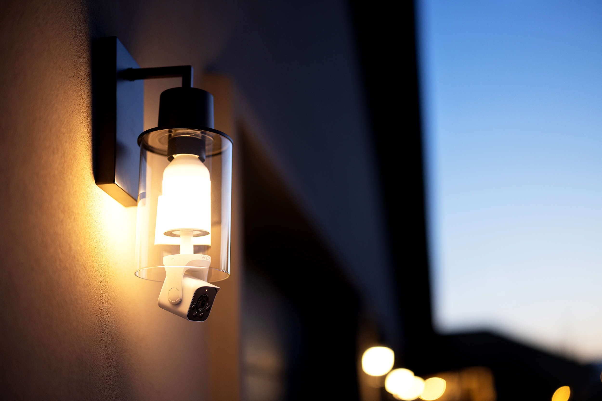 Wyze Bulb Cam ทำให้โคมไฟกลายเป็นกล้องรักษาความปลอดภัย
