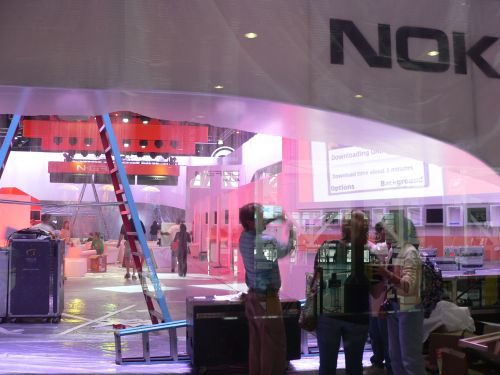 Nokia sets up its N-Gage booth for the final E3 Expo in 2006.