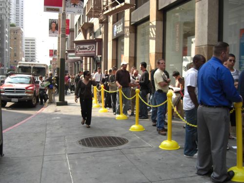 Line of customers outside an AT&T store in downtown San Francisco