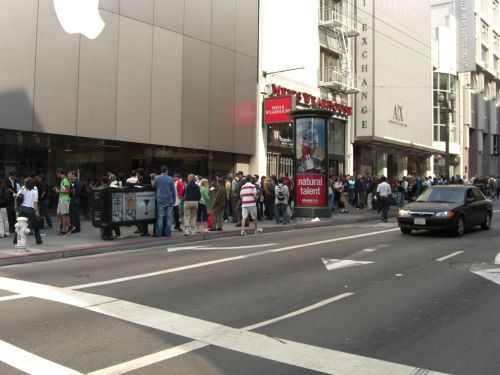 Line of customers outside the Apple Store in downtown San Francisco