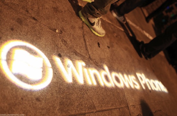 Windows Phone logo street